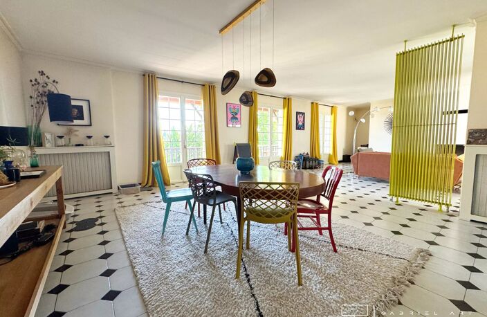 DAPHNE — photo 2