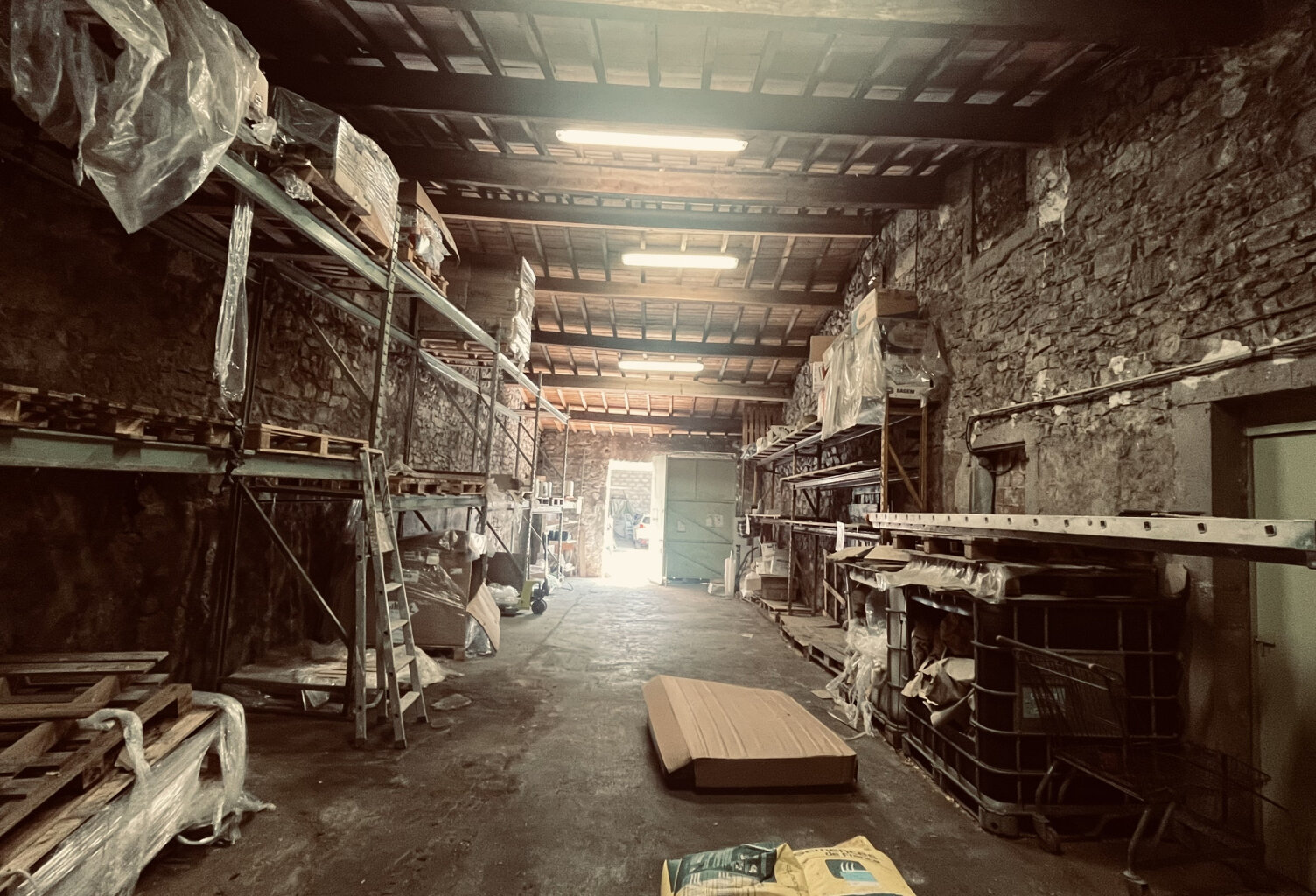 Location Hangar - 105 m2 — photo 1