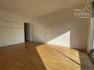 Soleil et vue dégagée pour ce grand studio avec balcon — photo 3