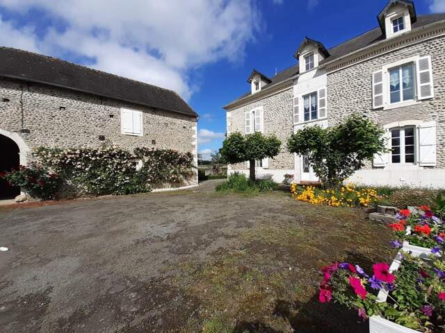 Béarnaise avec grange en galets, terrain de 1800 m2 — photo du bien
