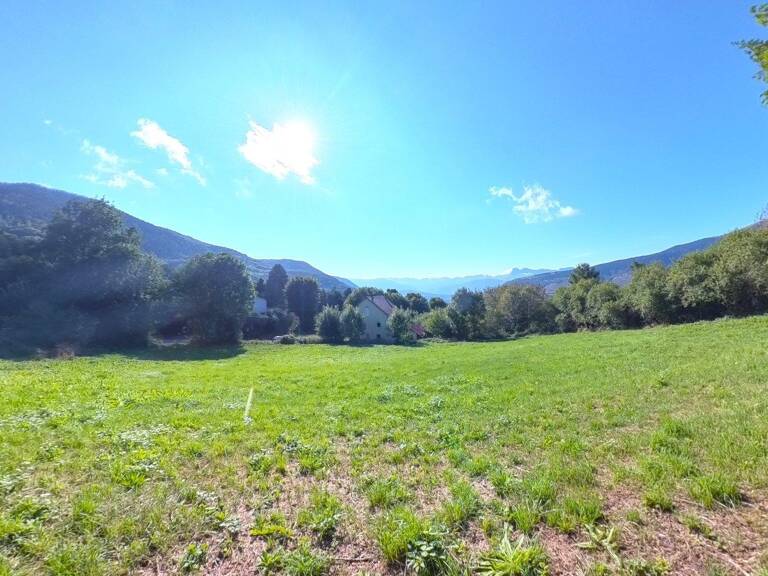 Terrain constructible de 1108m² — photo 1