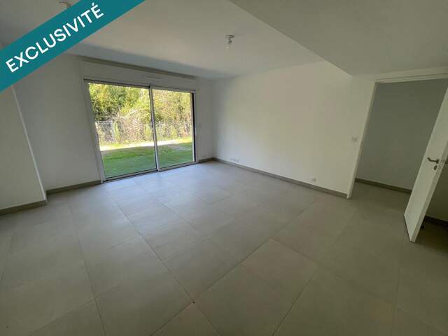 Saint Raphaël dans petite résidence, bureau de 60m² — photo du bien