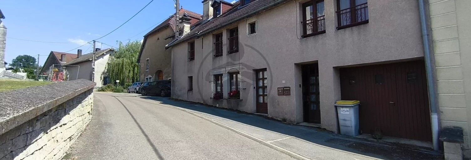 Immeuble  384 m² à vendre à Saint-Hilaire (25640)