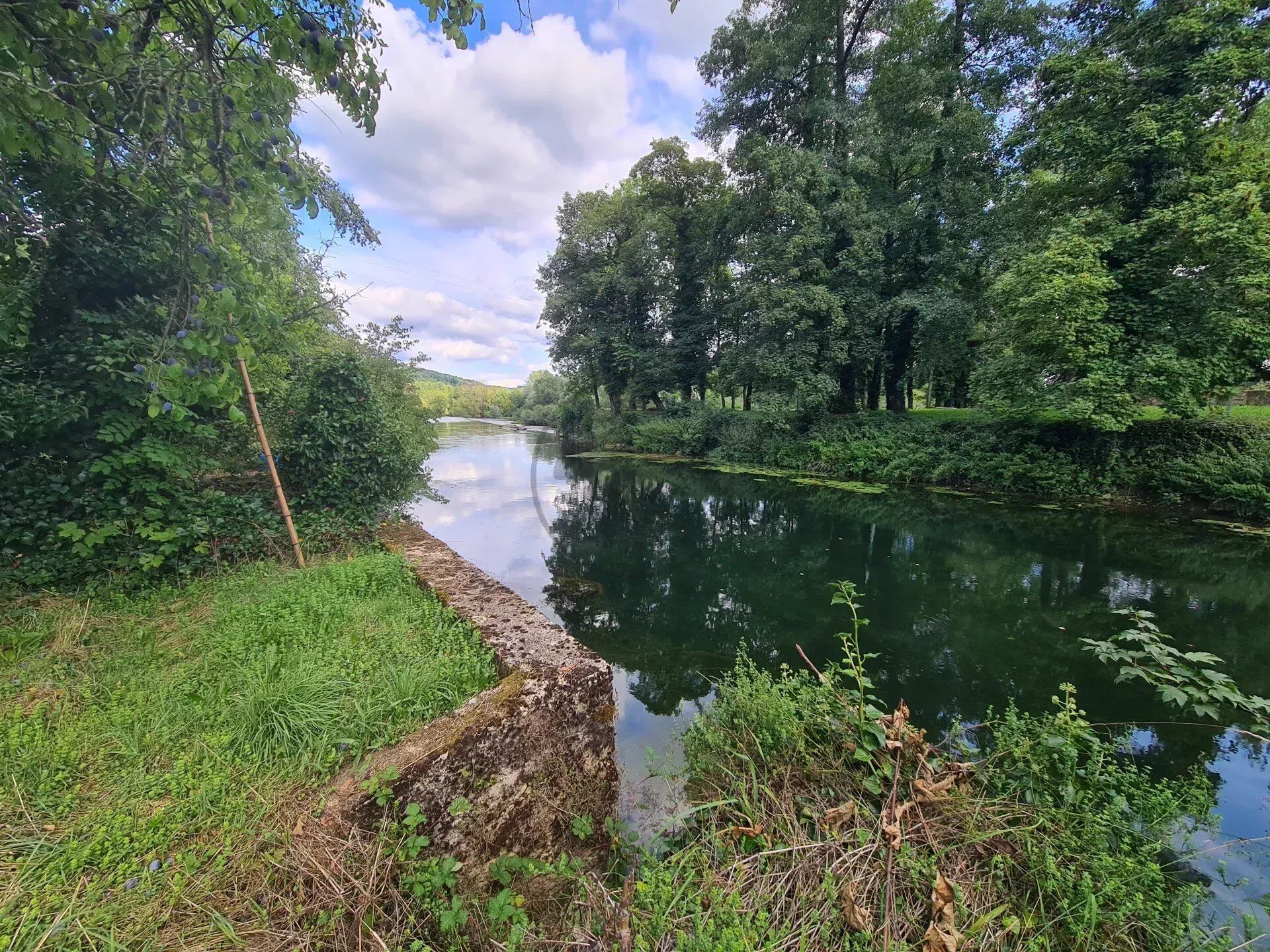 Maison 8 pièces 220 m² · à L'Isle-sur-le-Doubs · 220 m² · 76 500 €
