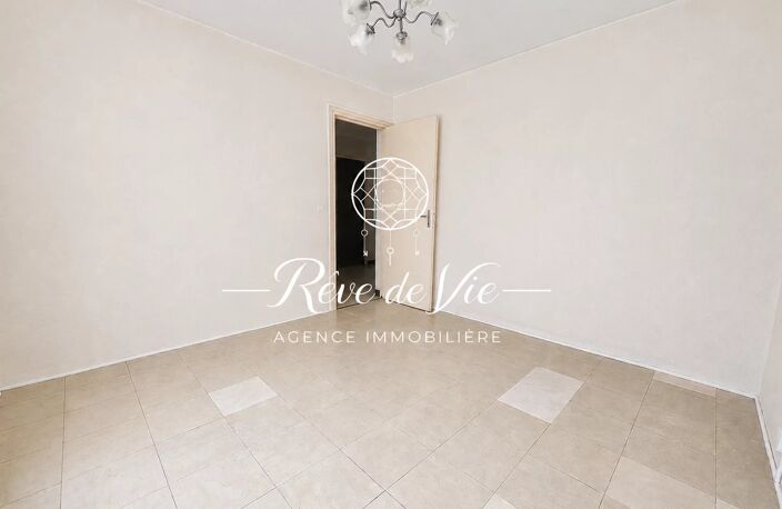 MAISON 5 PIÈCES PROCHE DES COMMERCES AVEC DE BEAUX EXTERIEURS — photo 5