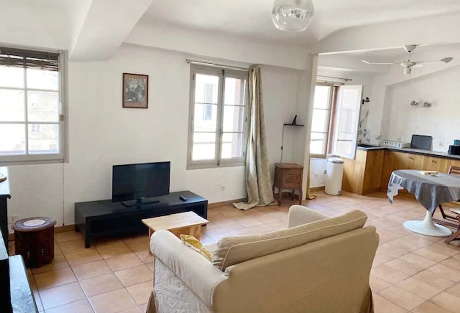 Avignon Intra-Muros, Vaste P3 avec Vue agréable — photo 1