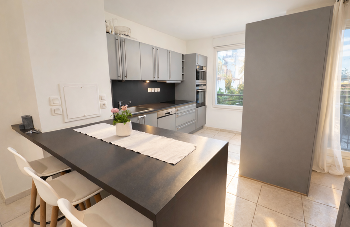 Appartement T3 bis de 70 m2   Résidence récente   Centre de Vénissieux — photo 3