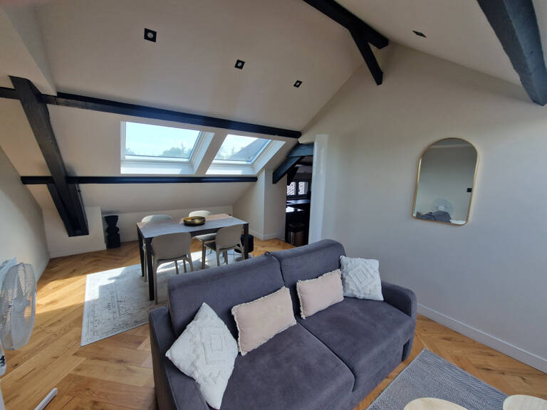 LOCATION ECULLY 69130 APPARTEMENT 2 PIECES MEUBLE STATIONNEMENT TRES BON ETAT PROCHE COMMERCES — photo 1