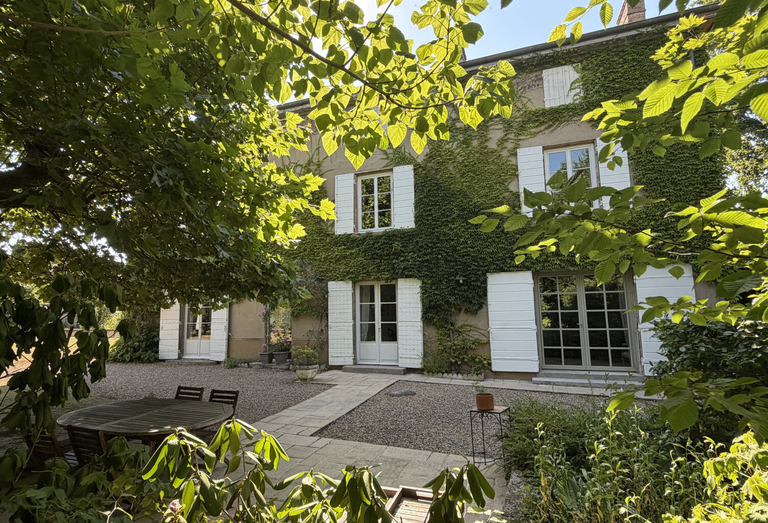 VENTE ECULLY 69130 MAISON ANCIENNE 11 PIECES BEAUCOUP DE CHARME CALME BELLES PRESTATIONS — photo 1