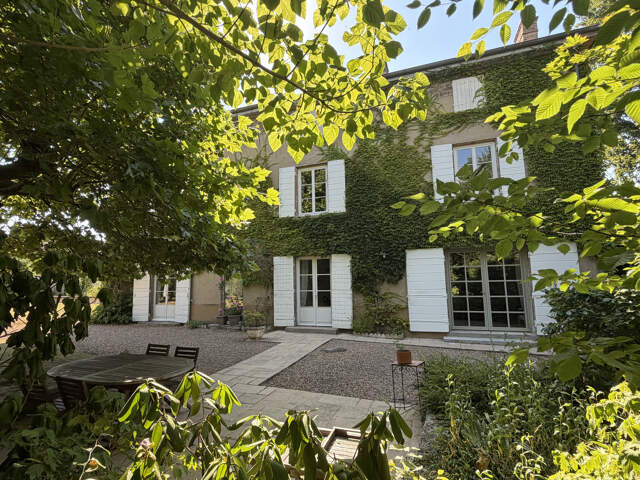 VENTE ECULLY 69130 MAISON ANCIENNE 11 PIECES BEAUCOUP DE CHARME CALME BELLES PRESTATIONS — photo du bien