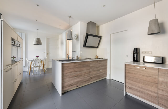 VENTE ECULLY 69130 MAISON ANCIENNE 11 PIECES BEAUCOUP DE CHARME CALME BELLES PRESTATIONS — photo 5