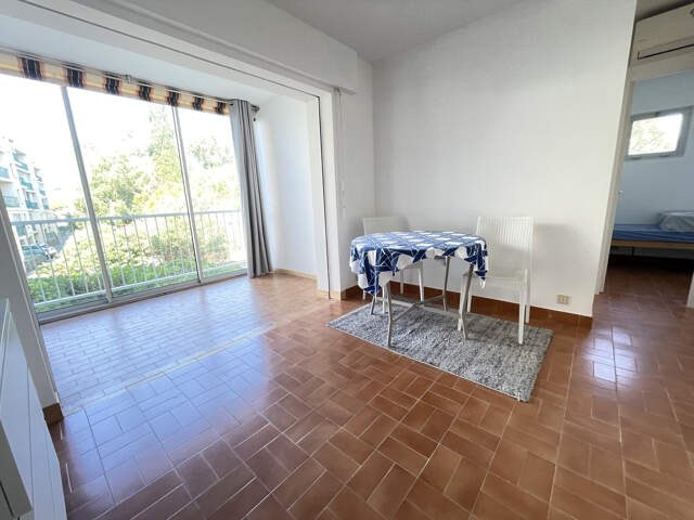 Appartement T2 + cabine. Parking. — photo du bien