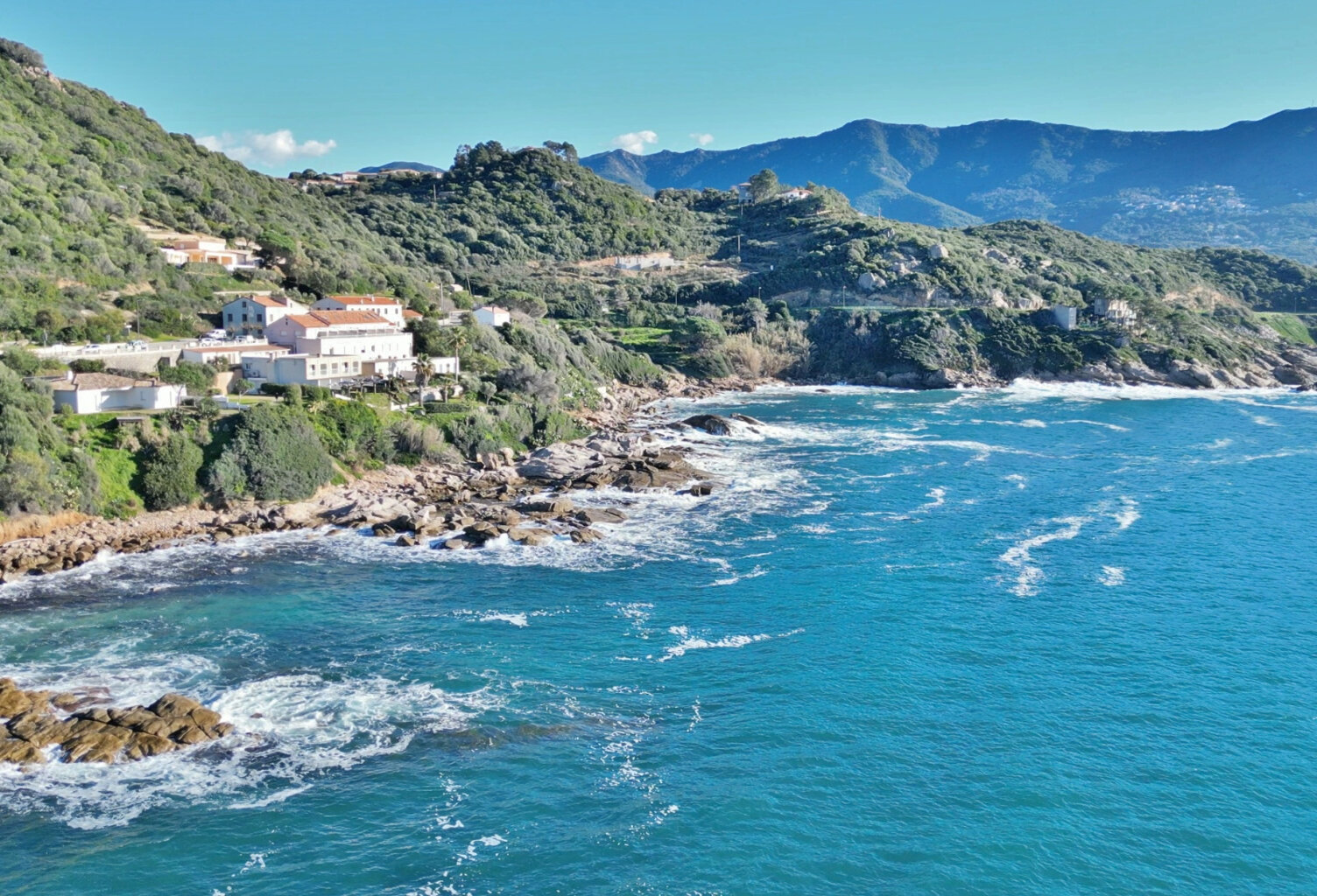 30 minutes d'AJACCIO - Immeuble de 6 appartements pieds dans — photo 1