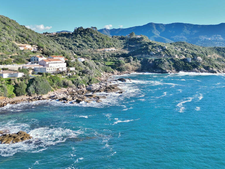30 minutes d'AJACCIO - Immeuble de 6 appartements pieds dans — photo 1