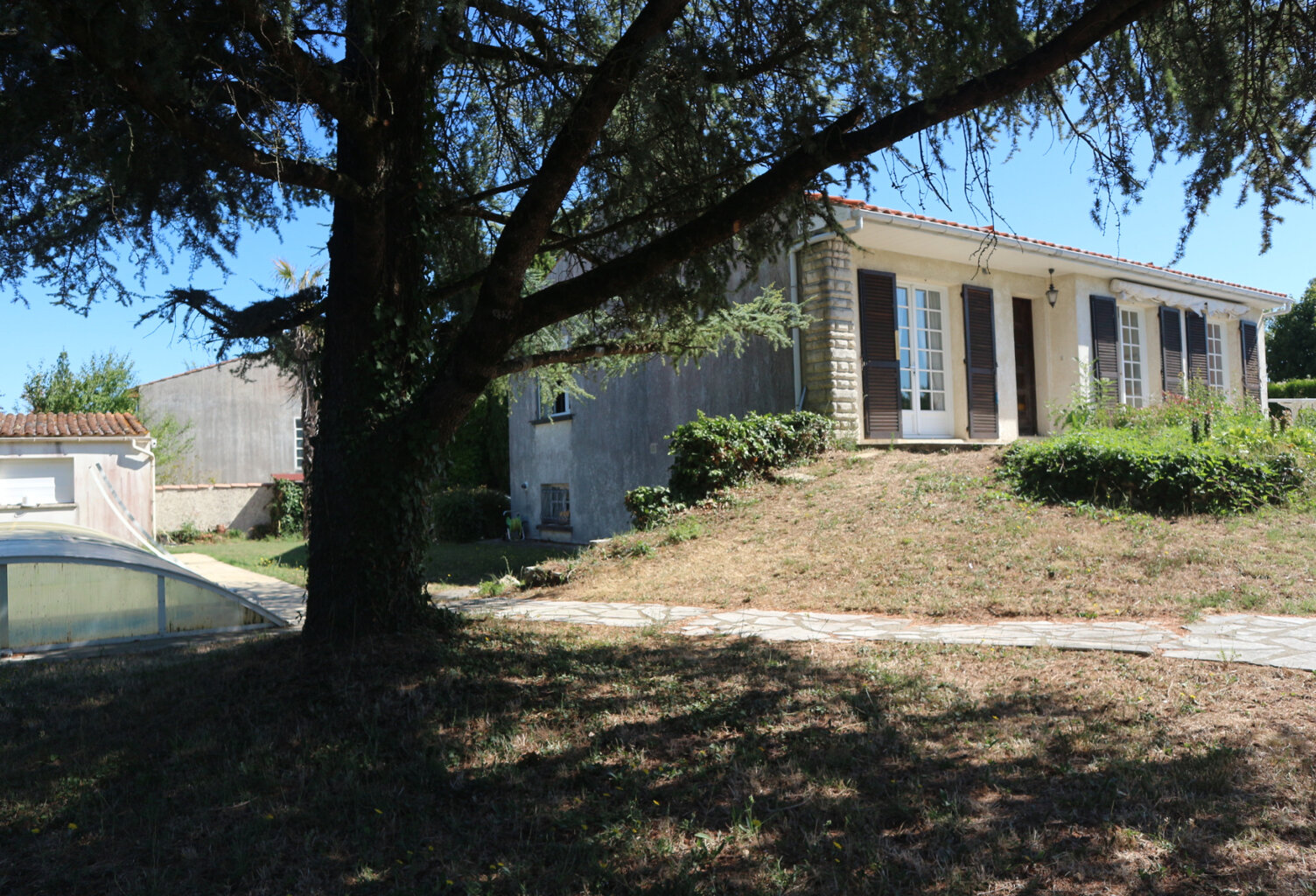 BELLE MAISON DE CONSTRUCTION TRADITIONNELLE DE 100 M2 SUR UN — photo 1