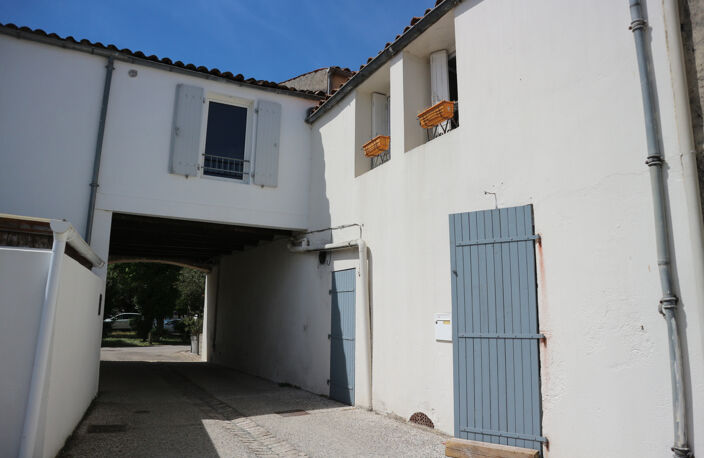 EN EXCLUSIVITE, DANS LE CENTRE DE LA JARRIE. UN ENSEMBLE IMM — photo 3