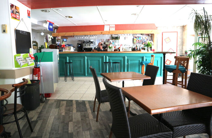 EN EXCLUSIVITE, DANS LE CENTRE DE LA JARRIE. UN ENSEMBLE IMM — photo 4