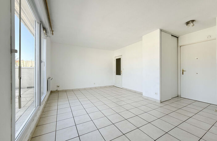 T3 de 63 m2 dernier étage avec terrasse, piscine et stationn — photo 3