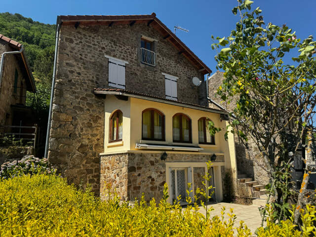 Maison de 108 m2  5 pièces avec dépendance et garage de 69 m — photo du bien
