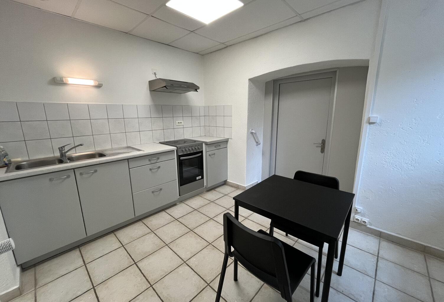 APPARTEMENT MEUBLÉ RENOVÉ AU REZ DE JARDIN - PONT DE ROIDE — photo 1