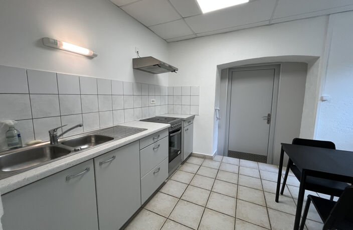 APPARTEMENT MEUBLÉ RENOVÉ AU REZ DE JARDIN - PONT DE ROIDE — photo 2