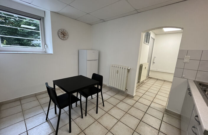 APPARTEMENT MEUBLÉ RENOVÉ AU REZ DE JARDIN - PONT DE ROIDE — photo 3