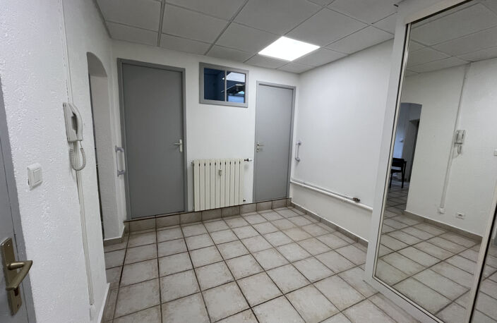 APPARTEMENT MEUBLÉ RENOVÉ AU REZ DE JARDIN - PONT DE ROIDE — photo 4