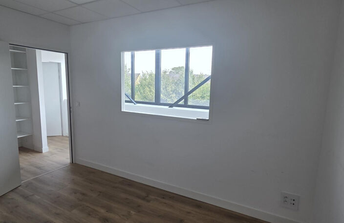 BUREAUX A LOUER LES PONTS DE CE - ANGERS SUD — photo 4