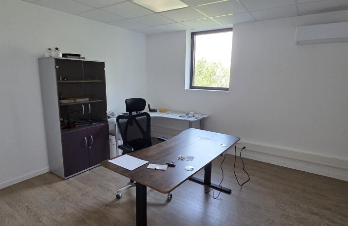BUREAUX A LOUER LES PONTS DE CE - ANGERS SUD — photo 2