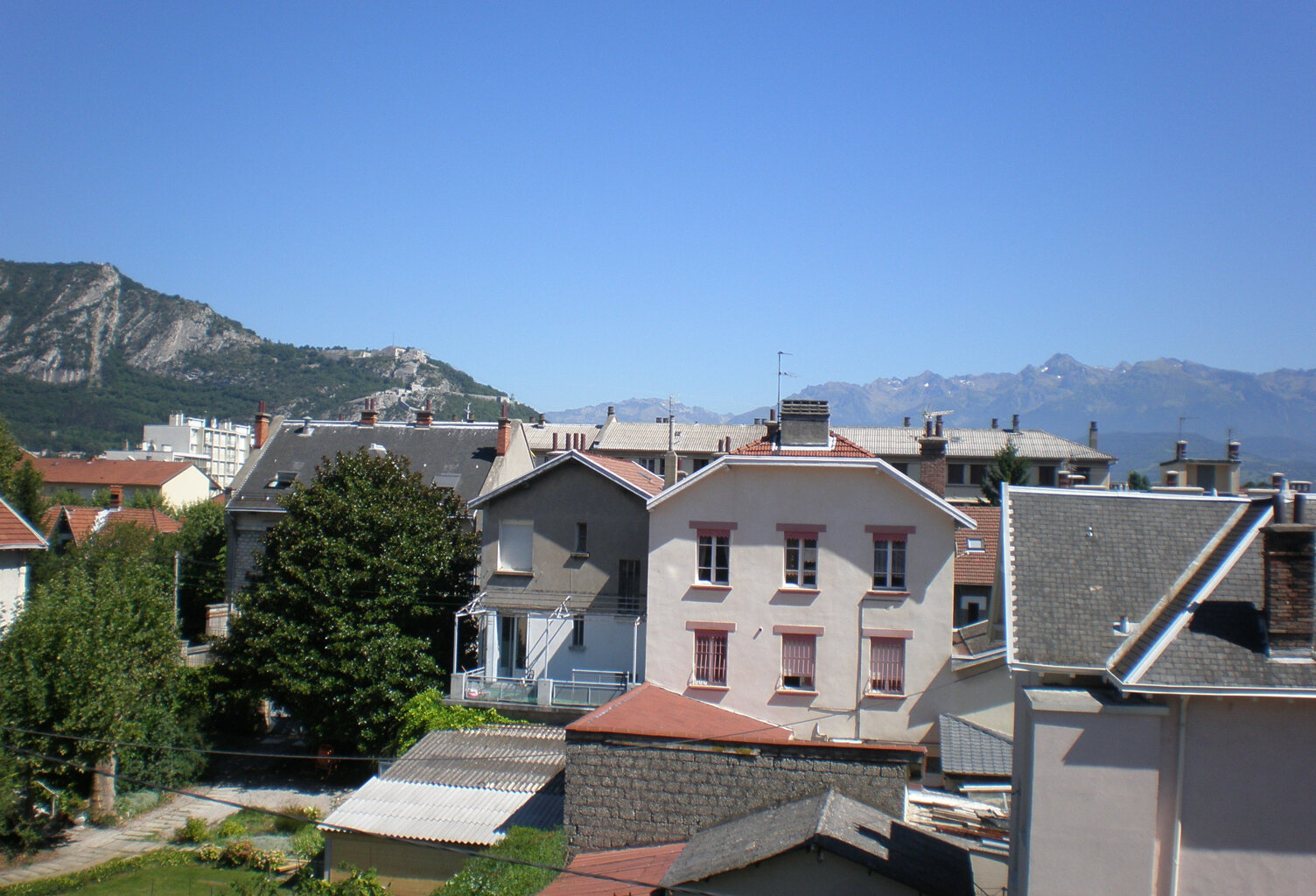T1 FONTAINE BARBUSSE — photo 1