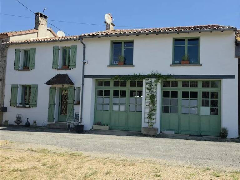 À vendre : maison de campagne de T4, jardins,  granges à Droux (87) — photo 1