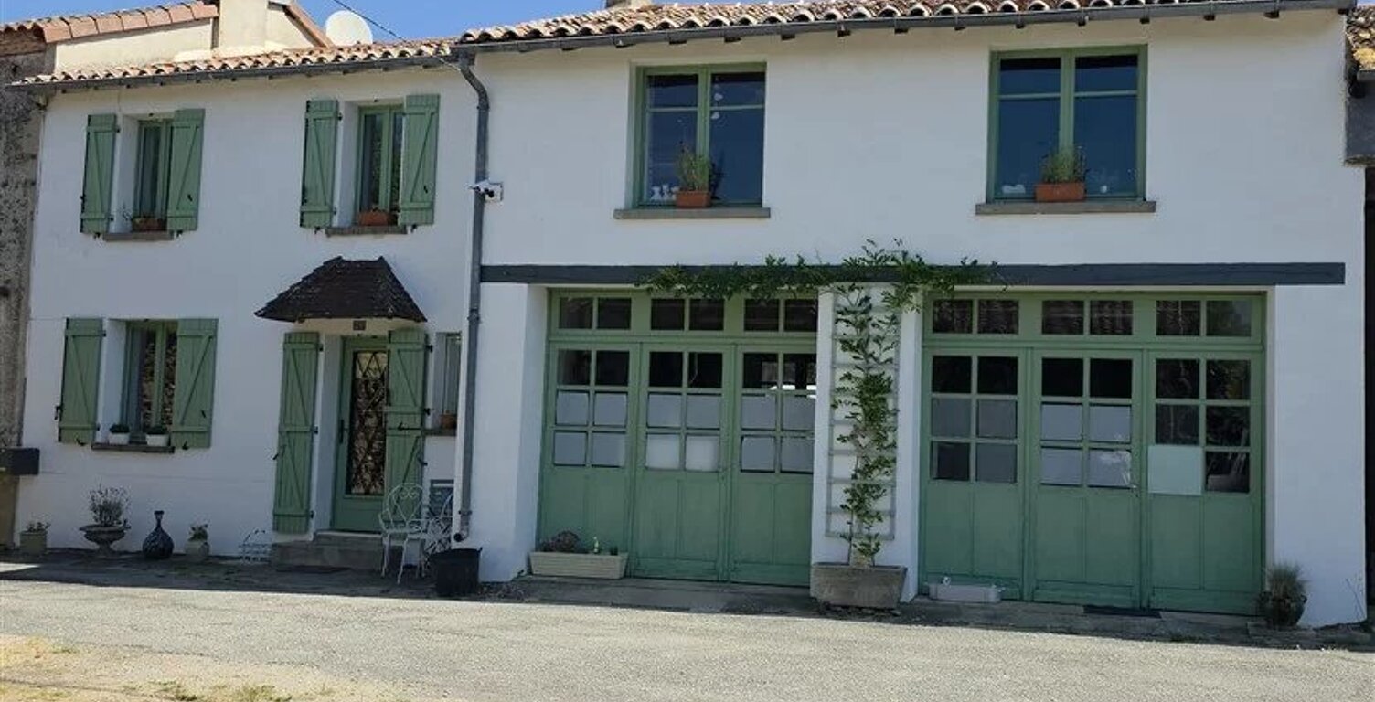 À vendre : maison de campagne de T4, jardins,  granges à Droux (87) — photo 1