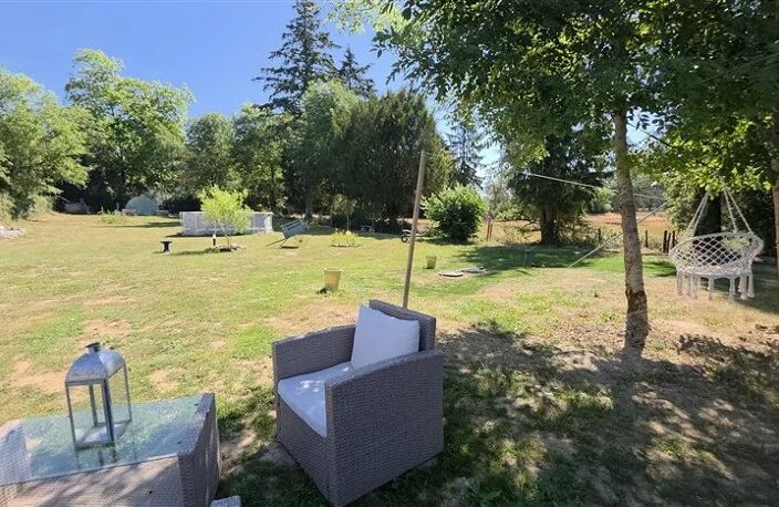 À vendre : maison de campagne de T4, jardins,  granges à Droux (87) — photo 2