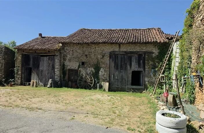 À vendre : maison de campagne de T4, jardins,  granges à Droux (87) — photo 3