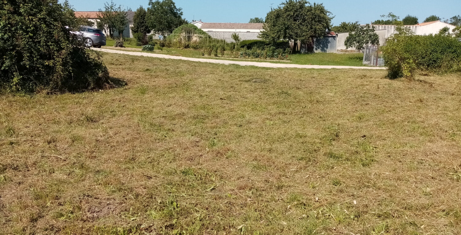 BEAU TERRAIN CONSTRUCTIBLE DE 788 M2 VIABILISE. A 10 MN DE L — photo 1