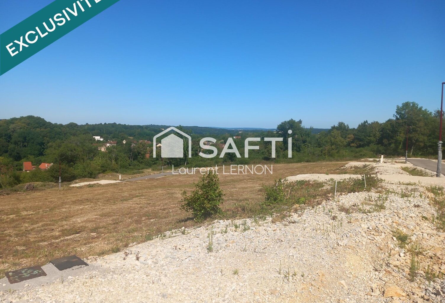 TERRAIN A BATIR DE 777 M² A MONTCEY — photo 1