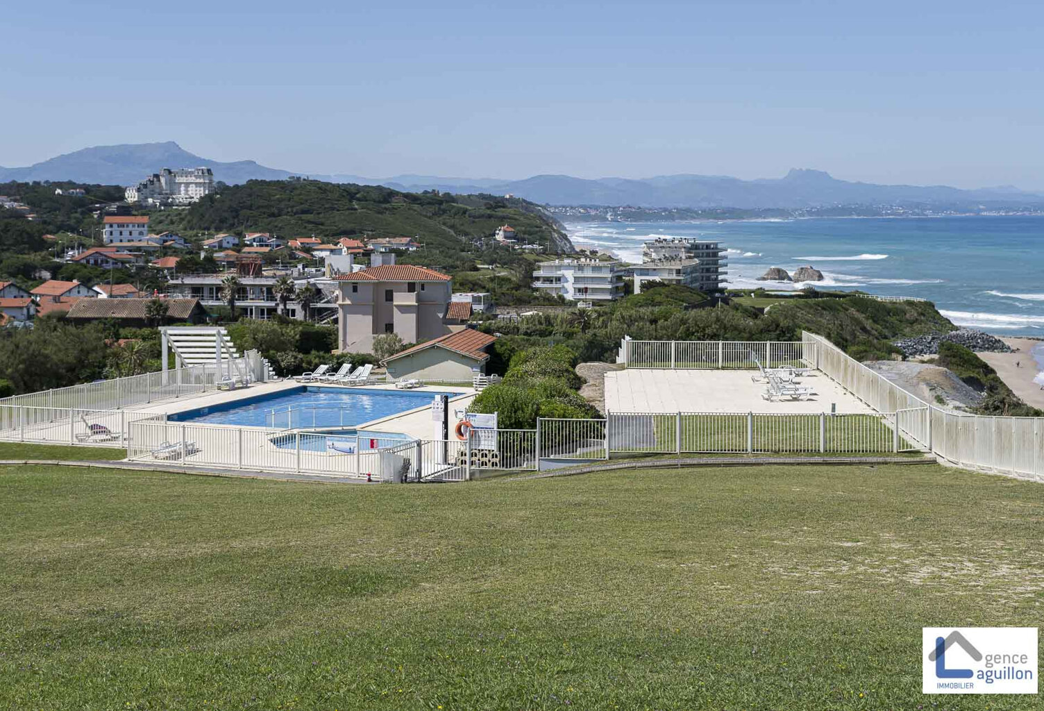 GRAND T2 BIS DANS RESIDENCE DE TOURISME A BIARRITZ — photo 1