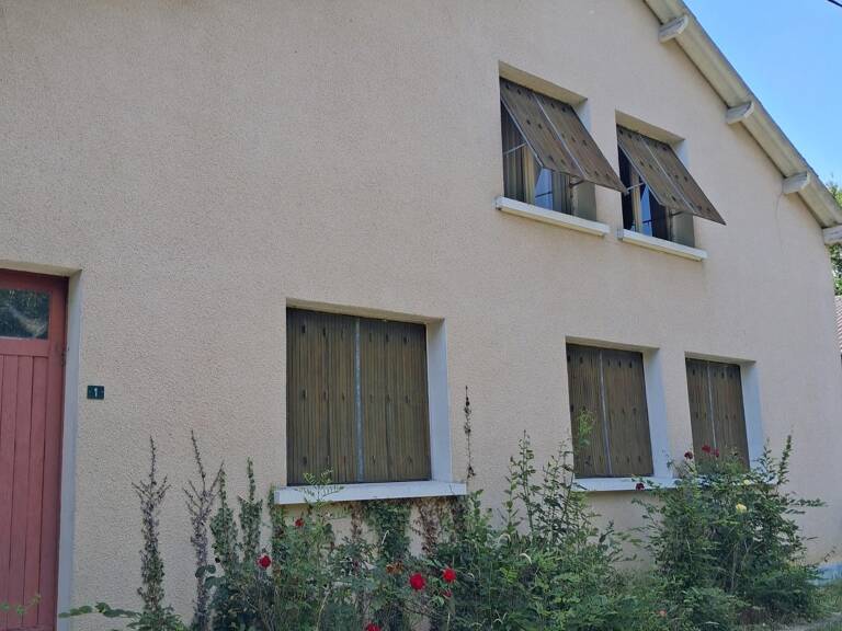 Maison campagne 4 piéces ,114m2 , 2 granges , 10 ha de terrain — photo 1