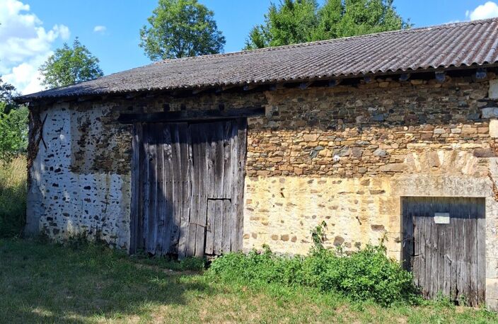 Maison campagne 4 piéces ,114m2 , 2 granges , 10 ha de terrain — photo 2