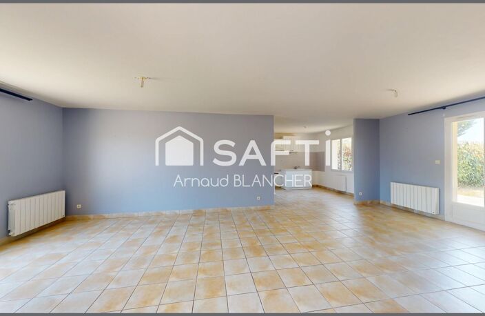 Pavillon plain-pied, quatre chambres, salle de bain, garage, jardin. — photo 3