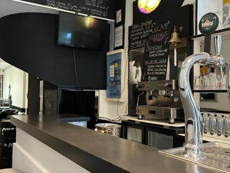 Au centre-ville de BAR-LE-DUC,  un bâtiment à usage commercial, toutes activités, à saisir ! — photo 1