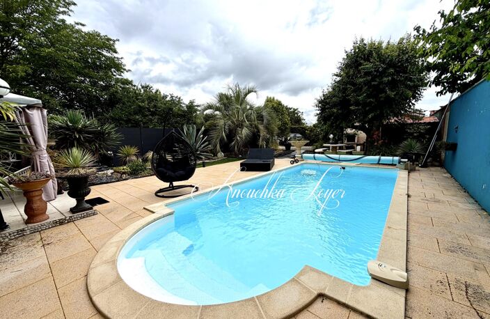Maison en pierre avec piscine et parc paysager — photo 3
