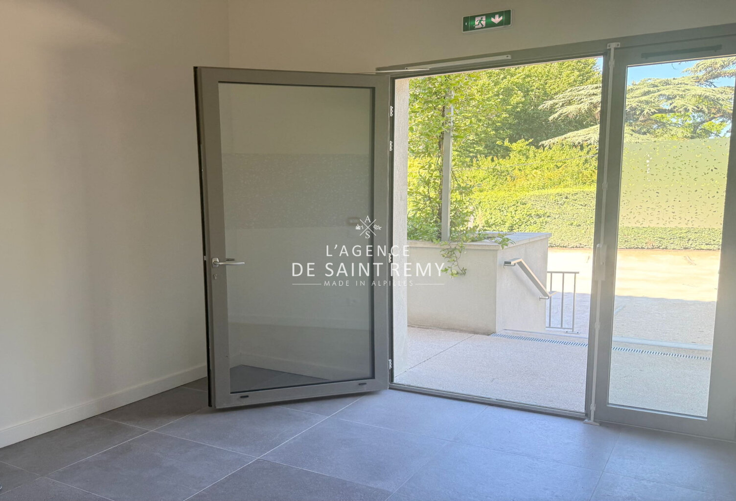 professionnel murs local professionnel — photo 1