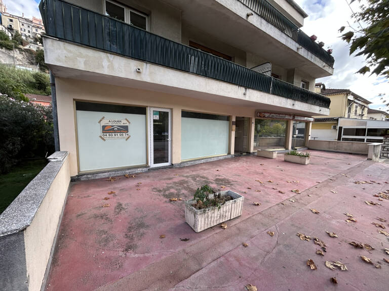A LOUER   Local commercial de 30 m2 avec terrasse   Centre d — photo 1