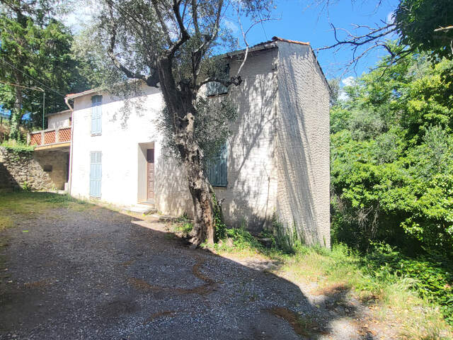 Maison F4 - dépendances et terrain 5000m2 — photo du bien