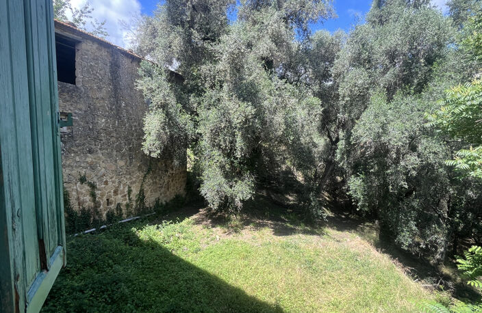 Maison F4 - dépendances et terrain 5000m2 — photo 3