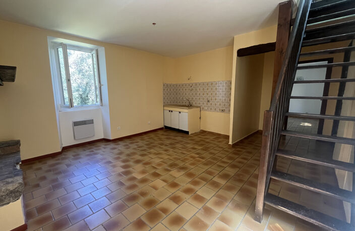 Maison F4 - dépendances et terrain 5000m2 — photo 4