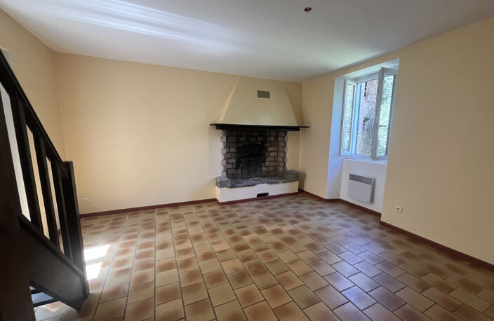 Maison F4 - dépendances et terrain 5000m2 — photo 5