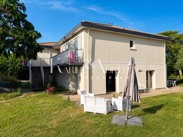 Pavillon 6 chambres, garage, carport et jardin — photo du bien