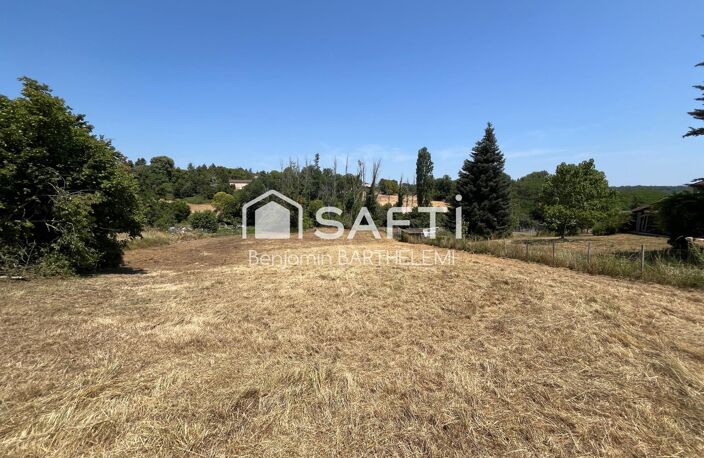 Grand terrain, proche des commerces. — photo 3